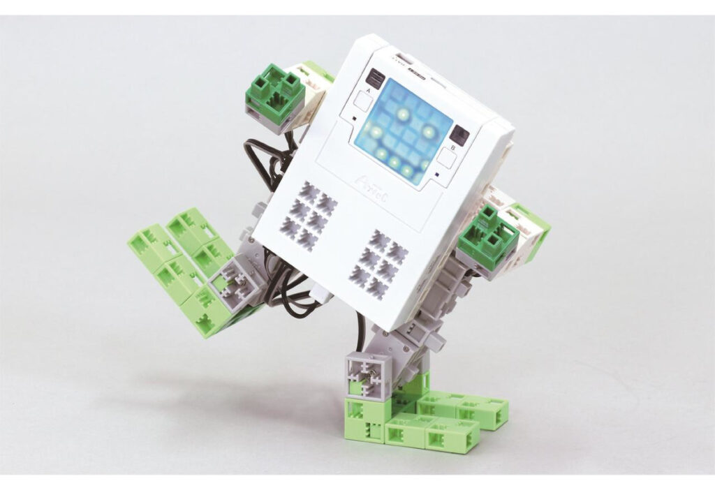 edasim-integrating-ideas-artecrobo-2.0-advanced-set-robot-e1629423445990-1024x689-1